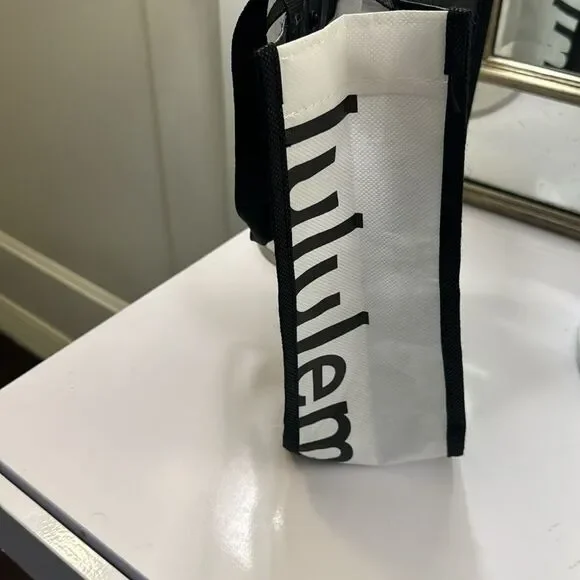 Lululemon Reusable Small Shopping Tote - Picture 2 of 6